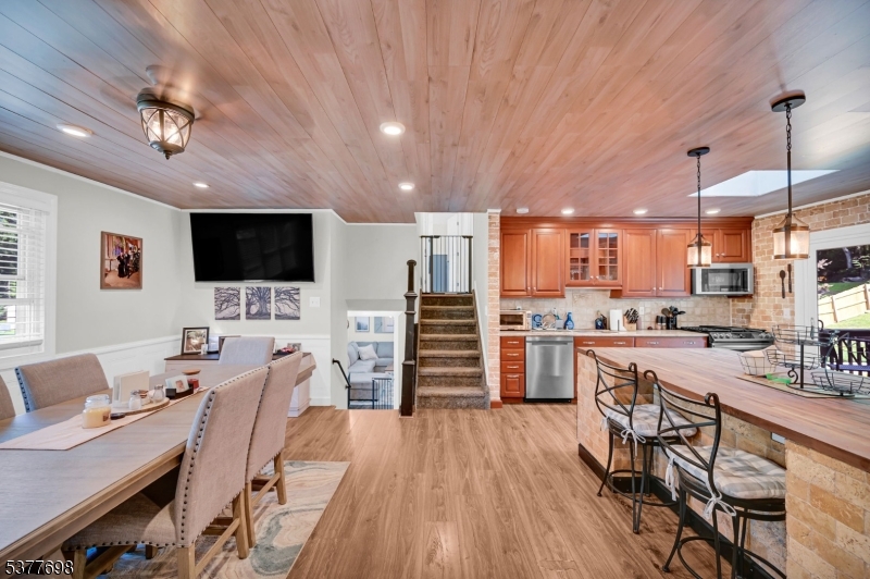 95 Morris Ave