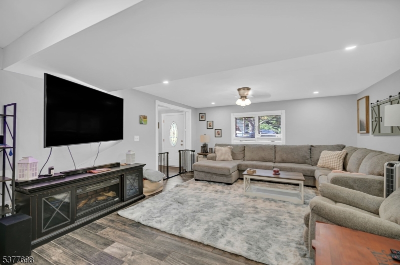 95 Morris Ave