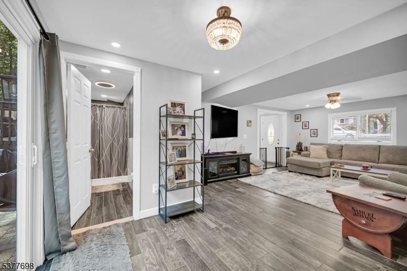 95 Morris Ave