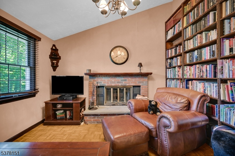 145 Mountain Cir