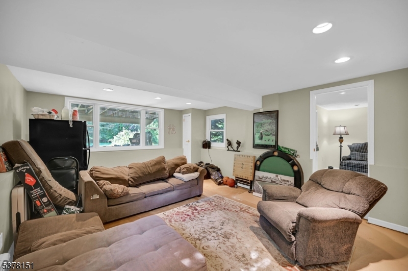 145 Mountain Cir