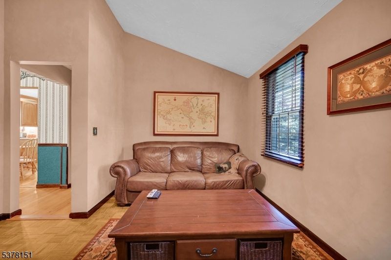 145 Mountain Cir