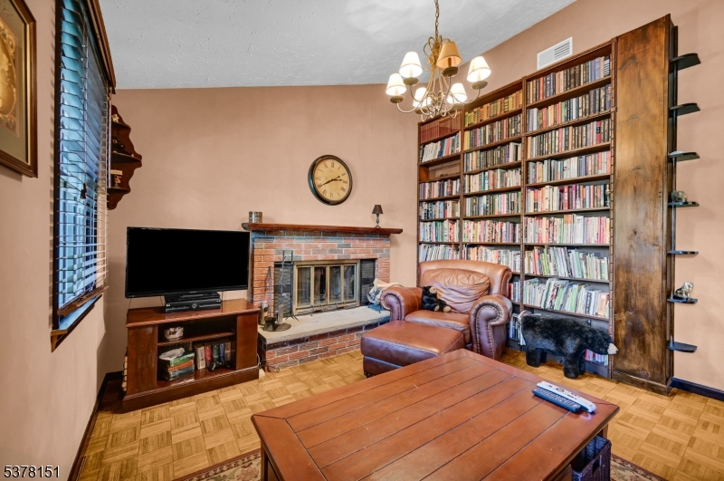 145 Mountain Cir