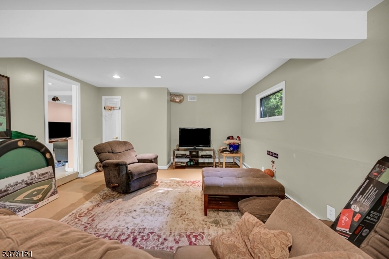 145 Mountain Cir