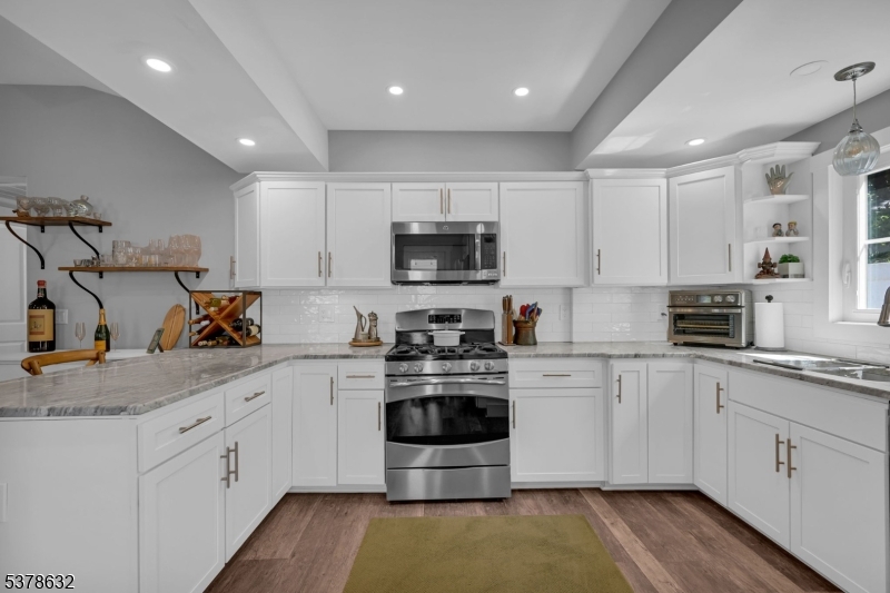 574 Warwick Tpke