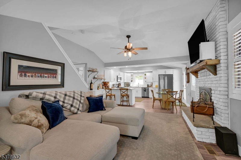574 Warwick Tpke