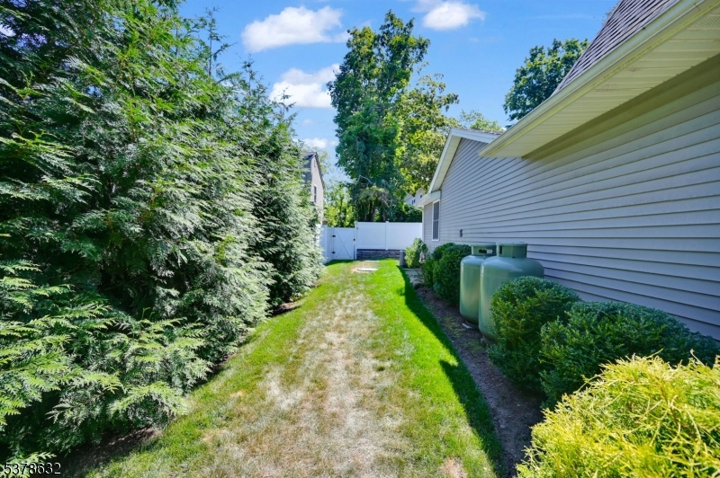 574 Warwick Tpke
