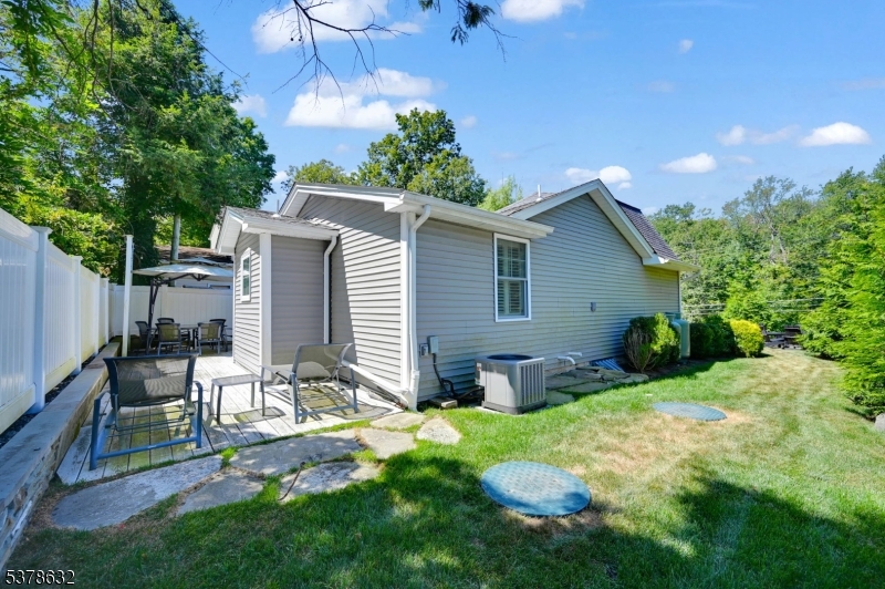 574 Warwick Tpke