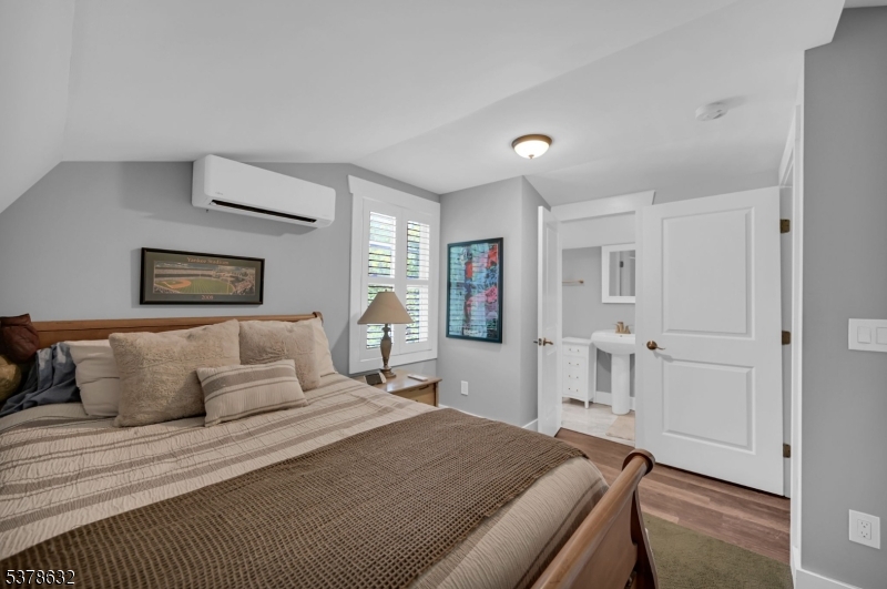 574 Warwick Tpke