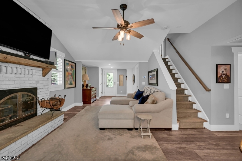 574 Warwick Tpke