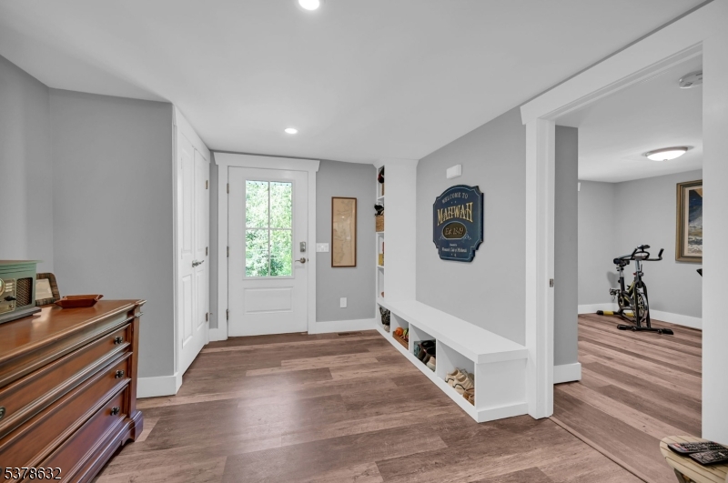 574 Warwick Tpke