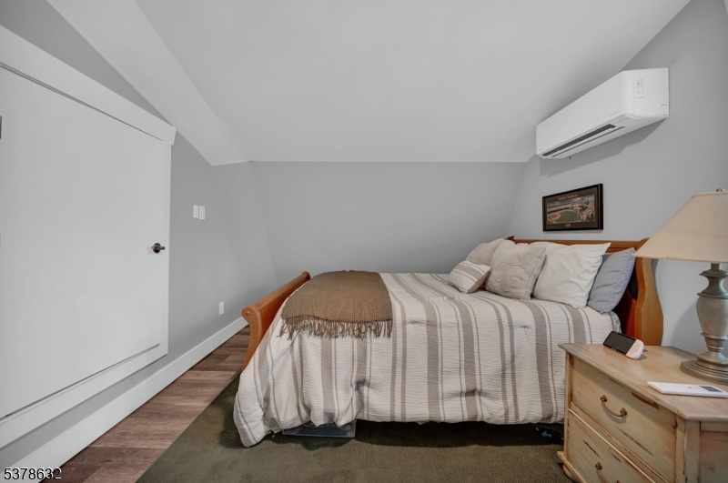 574 Warwick Tpke