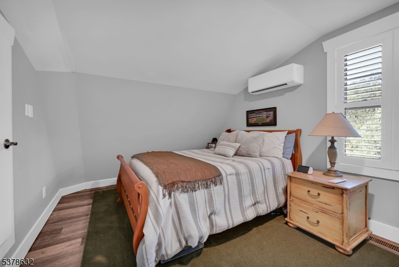574 Warwick Tpke
