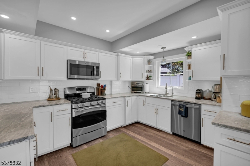 574 Warwick Tpke