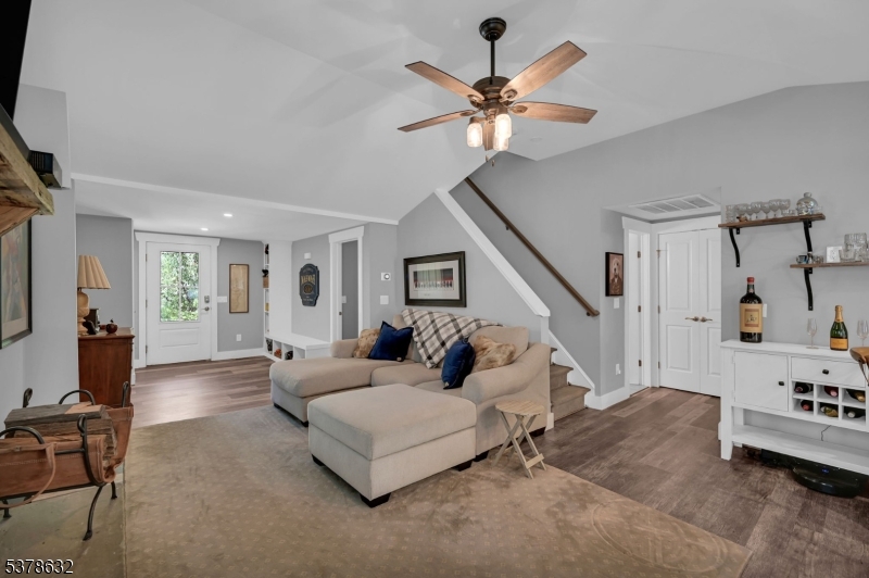 574 Warwick Tpke