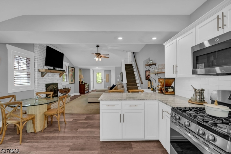 574 Warwick Tpke