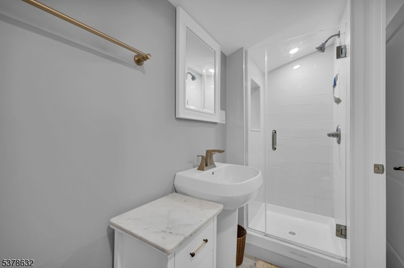 574 Warwick Tpke