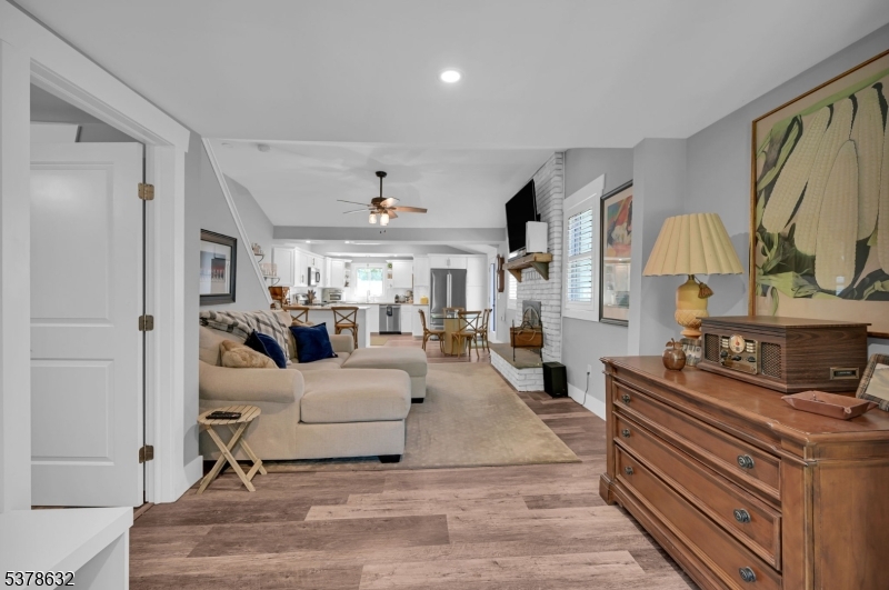 574 Warwick Tpke