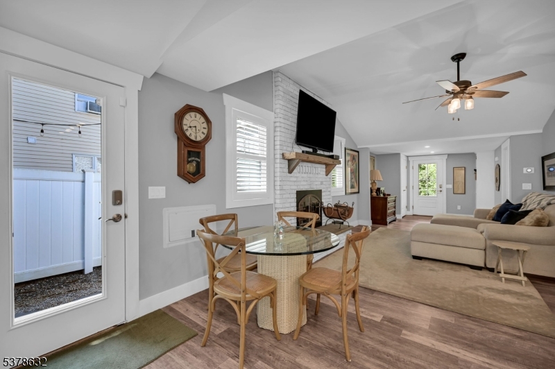 574 Warwick Tpke
