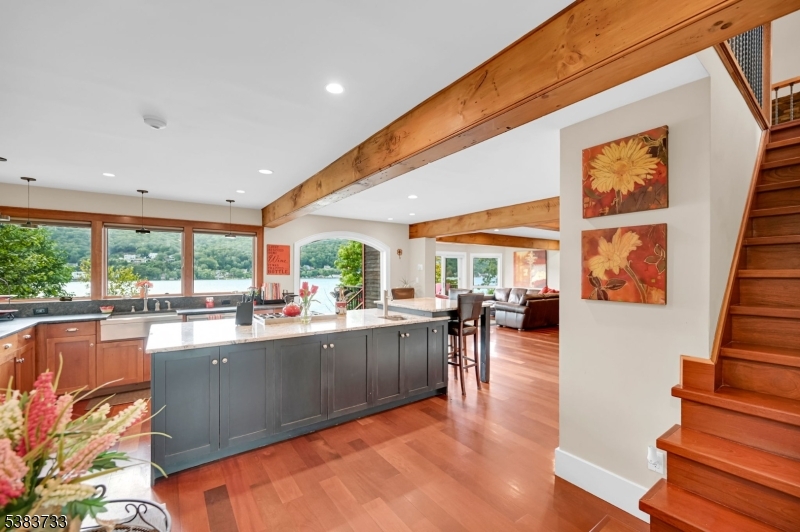 10 Van Orden Ln