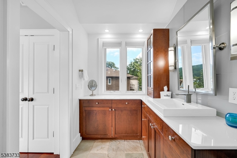 10 Van Orden Ln