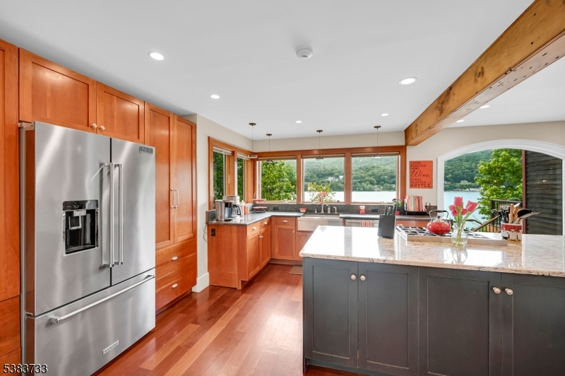 10 Van Orden Ln