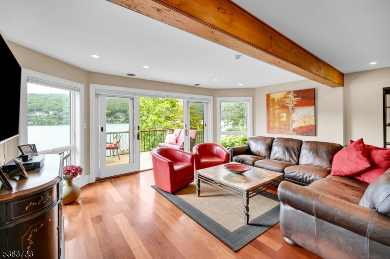 10 Van Orden Ln