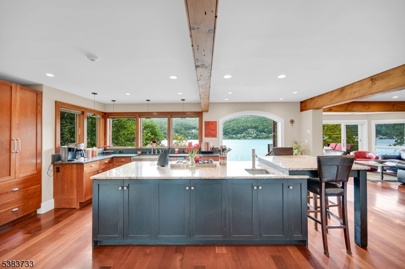 10 Van Orden Ln