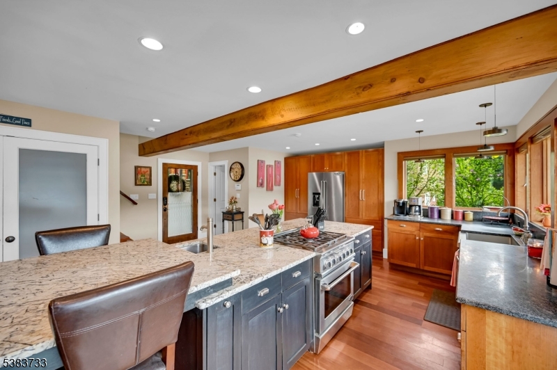 10 Van Orden Ln