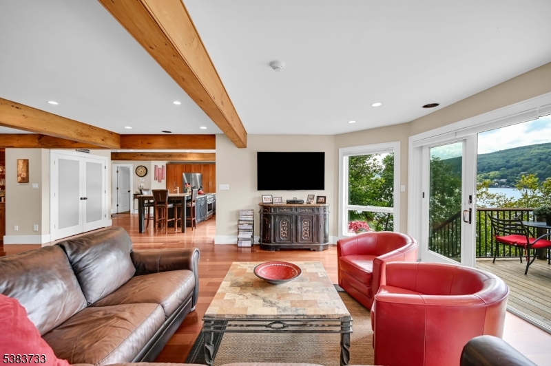 10 Van Orden Ln
