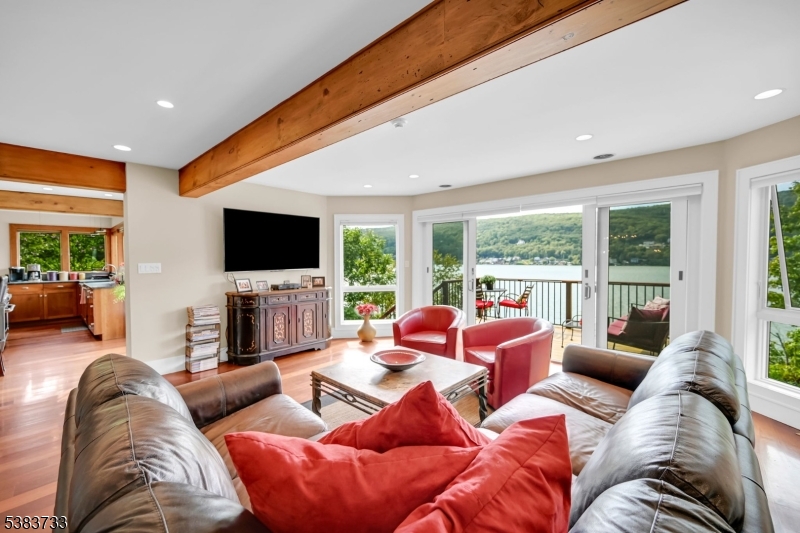 10 Van Orden Ln