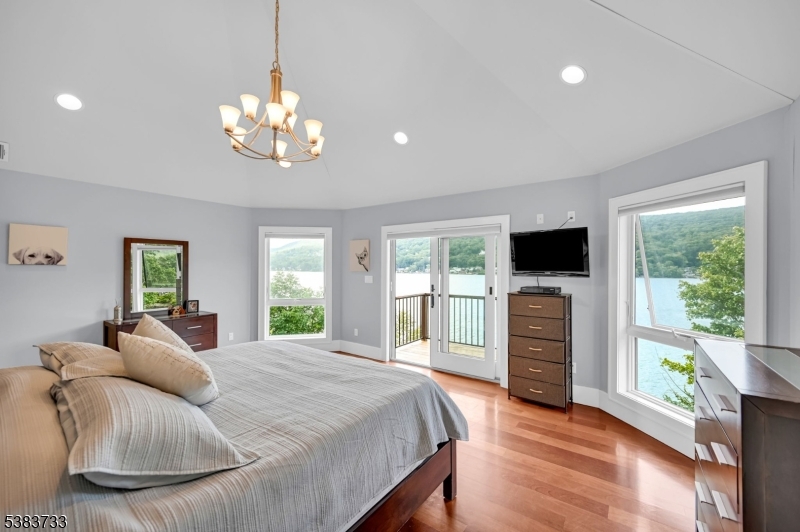 10 Van Orden Ln