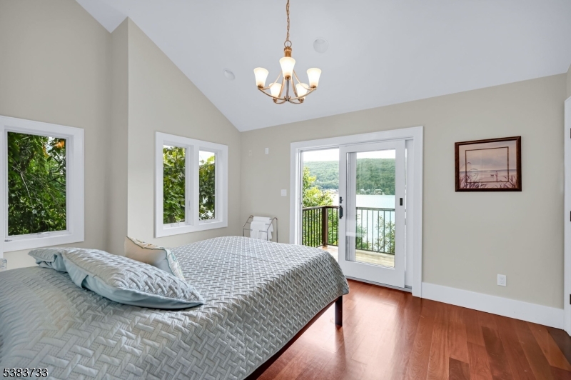 10 Van Orden Ln