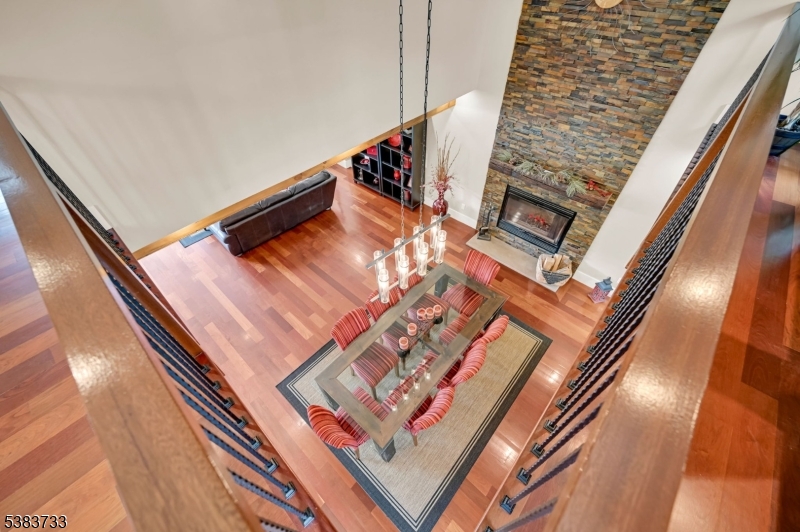 10 Van Orden Ln