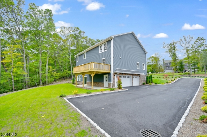 24 Eagles Nest Ter