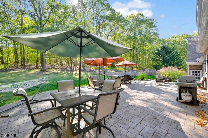 16 Pond View Dr