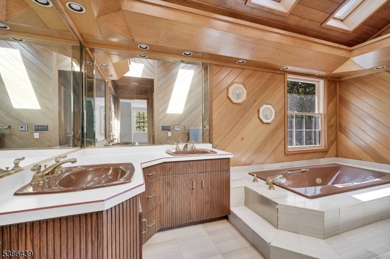 16 Pond View Dr