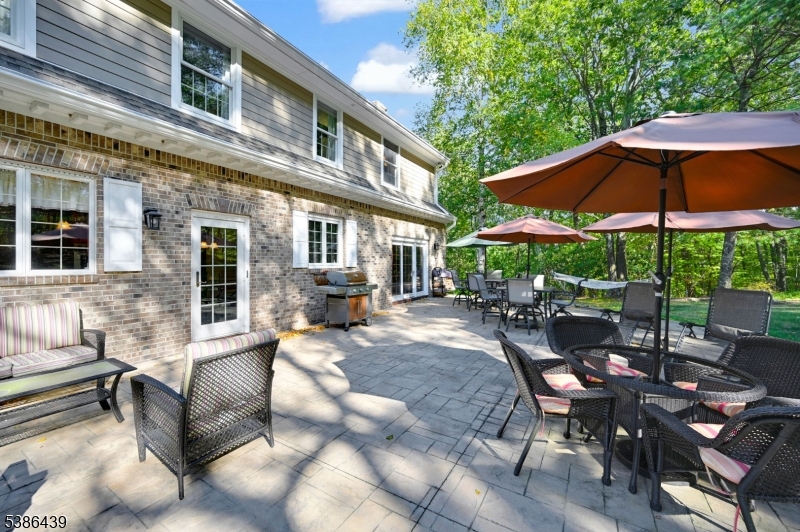 16 Pond View Dr