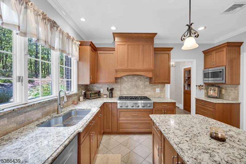 16 Pond View Dr