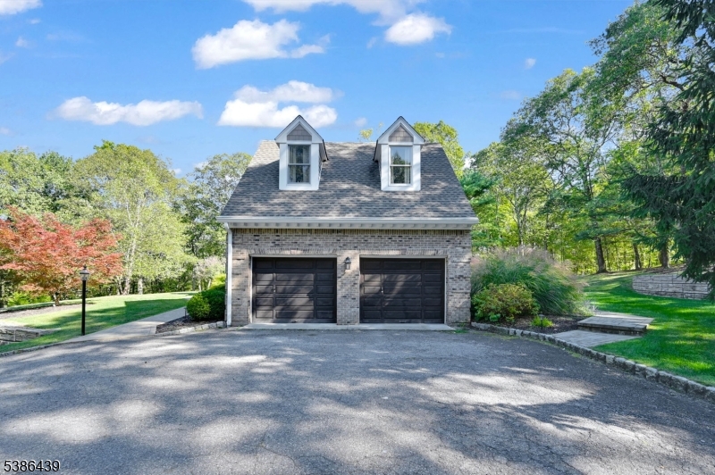 16 Pond View Dr
