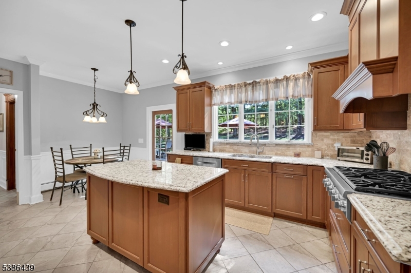 16 Pond View Dr