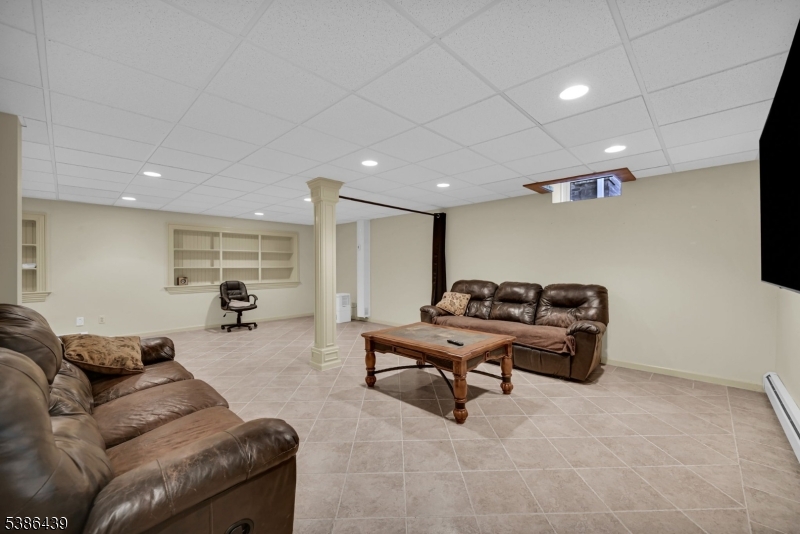 16 Pond View Dr