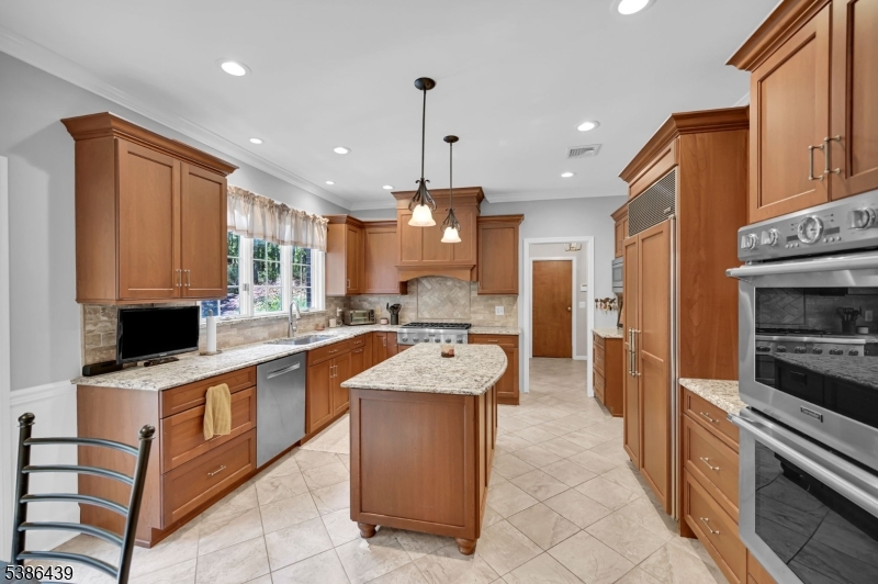 16 Pond View Dr