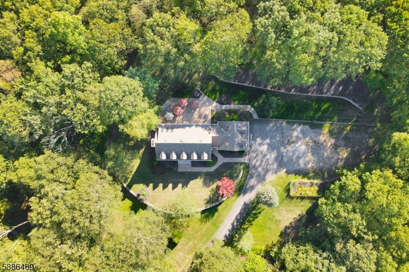 16 Pond View Dr