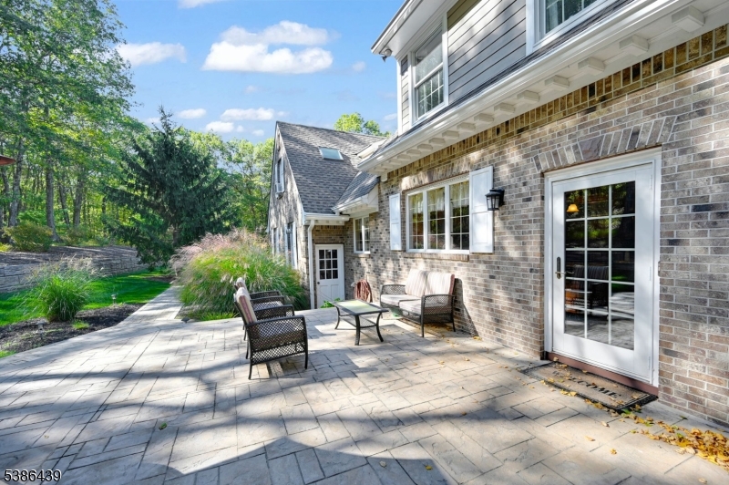 16 Pond View Dr
