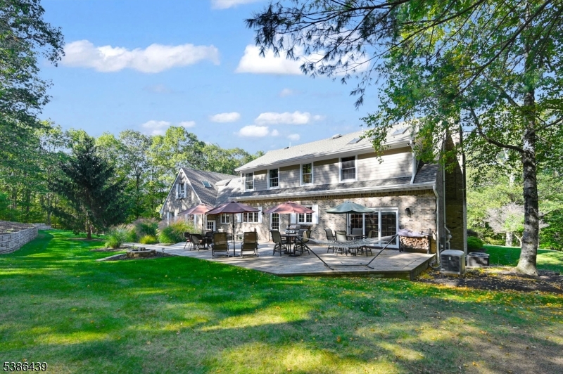 16 Pond View Dr