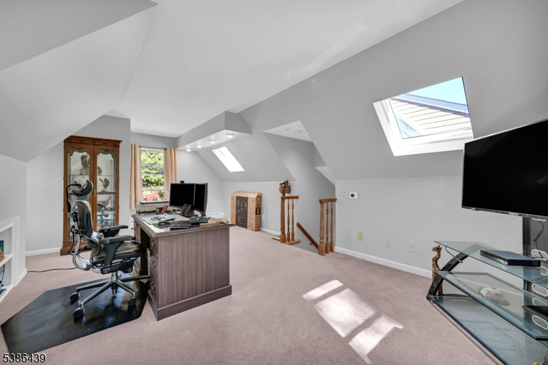 16 Pond View Dr