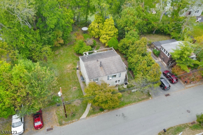 92 Lakeview Ter