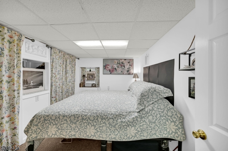 92 Lakeview Ter