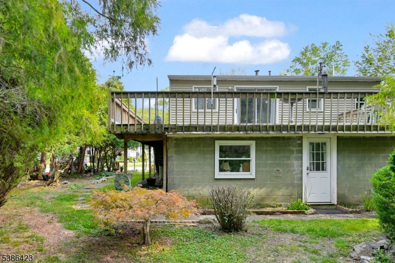 92 Lakeview Ter